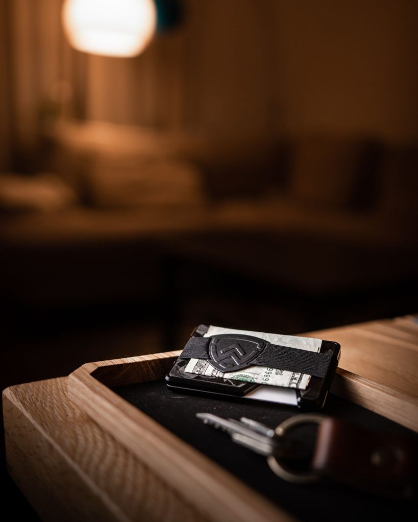 Minimalist Wallets Explained: What “Minimalist” Really Means