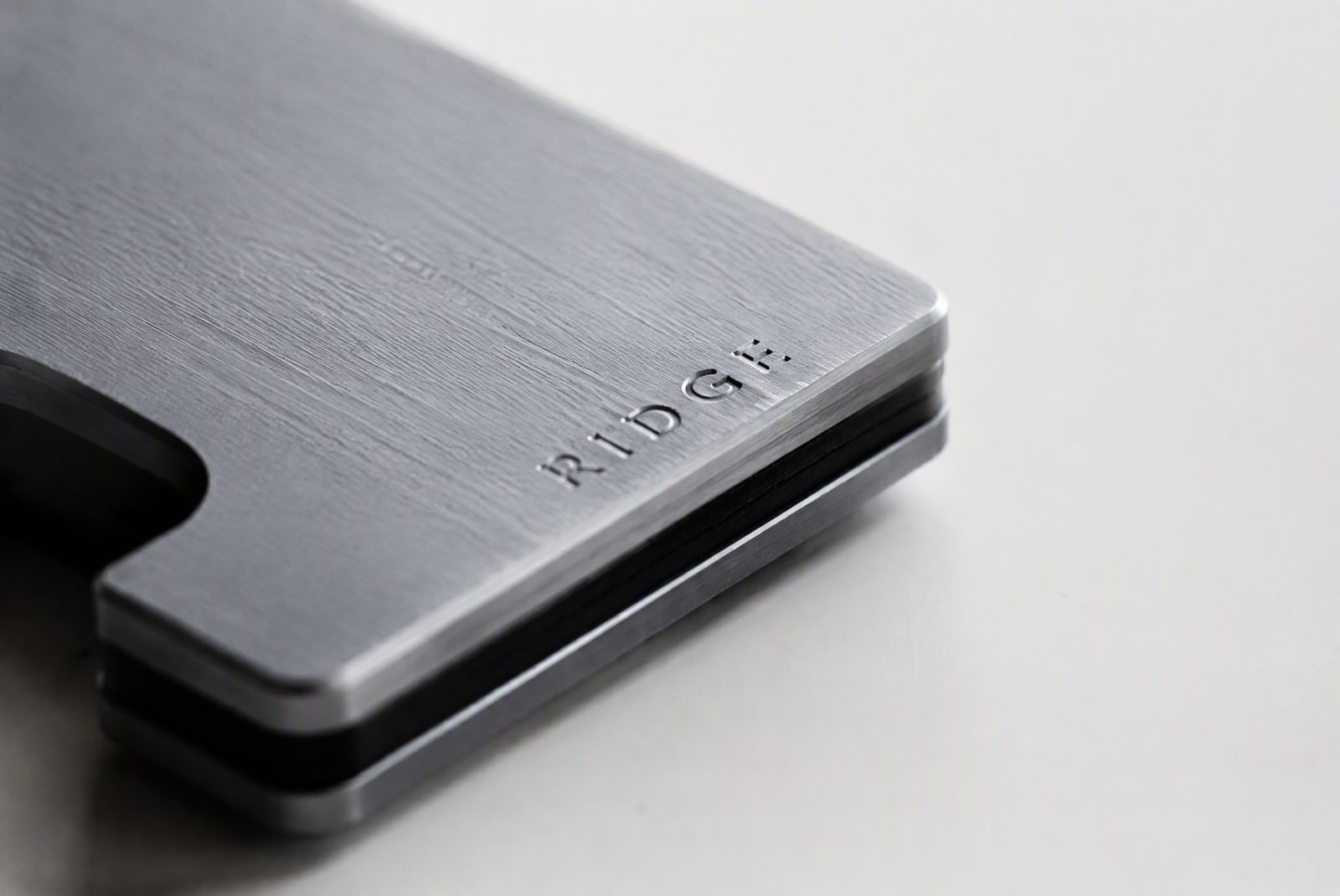 Aluminum wallet capacity demo with cards and a money clip in motion