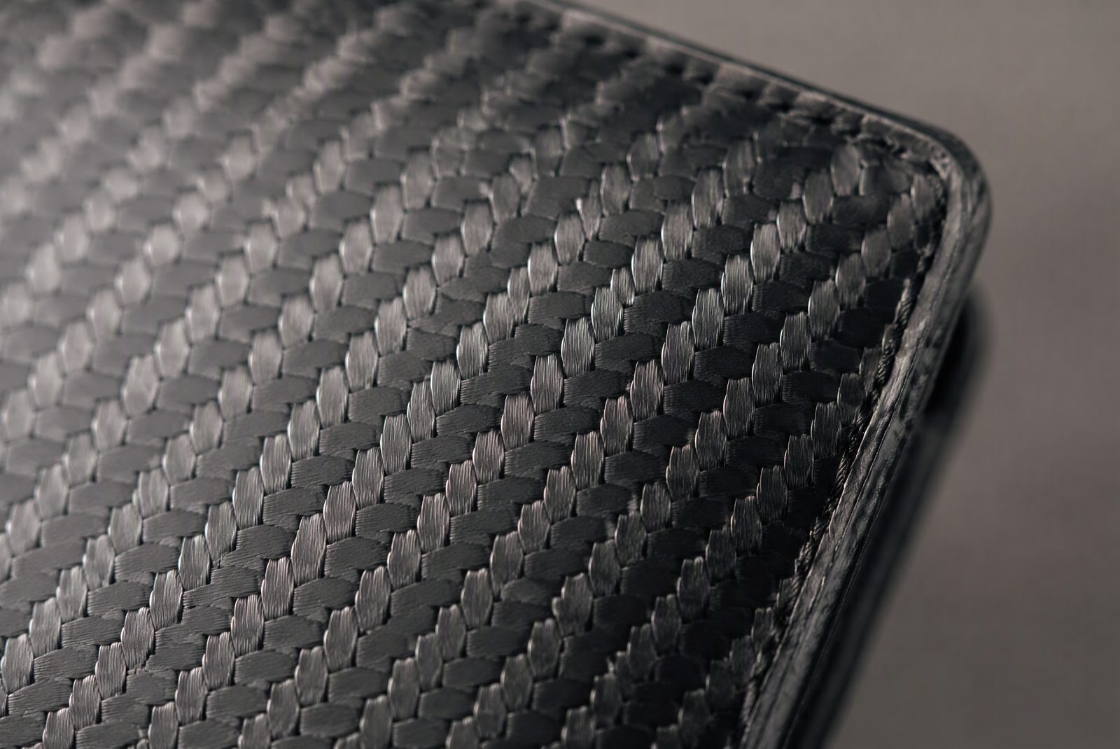 The main carbon fiber wallet types: cardholder, money clip, and fold