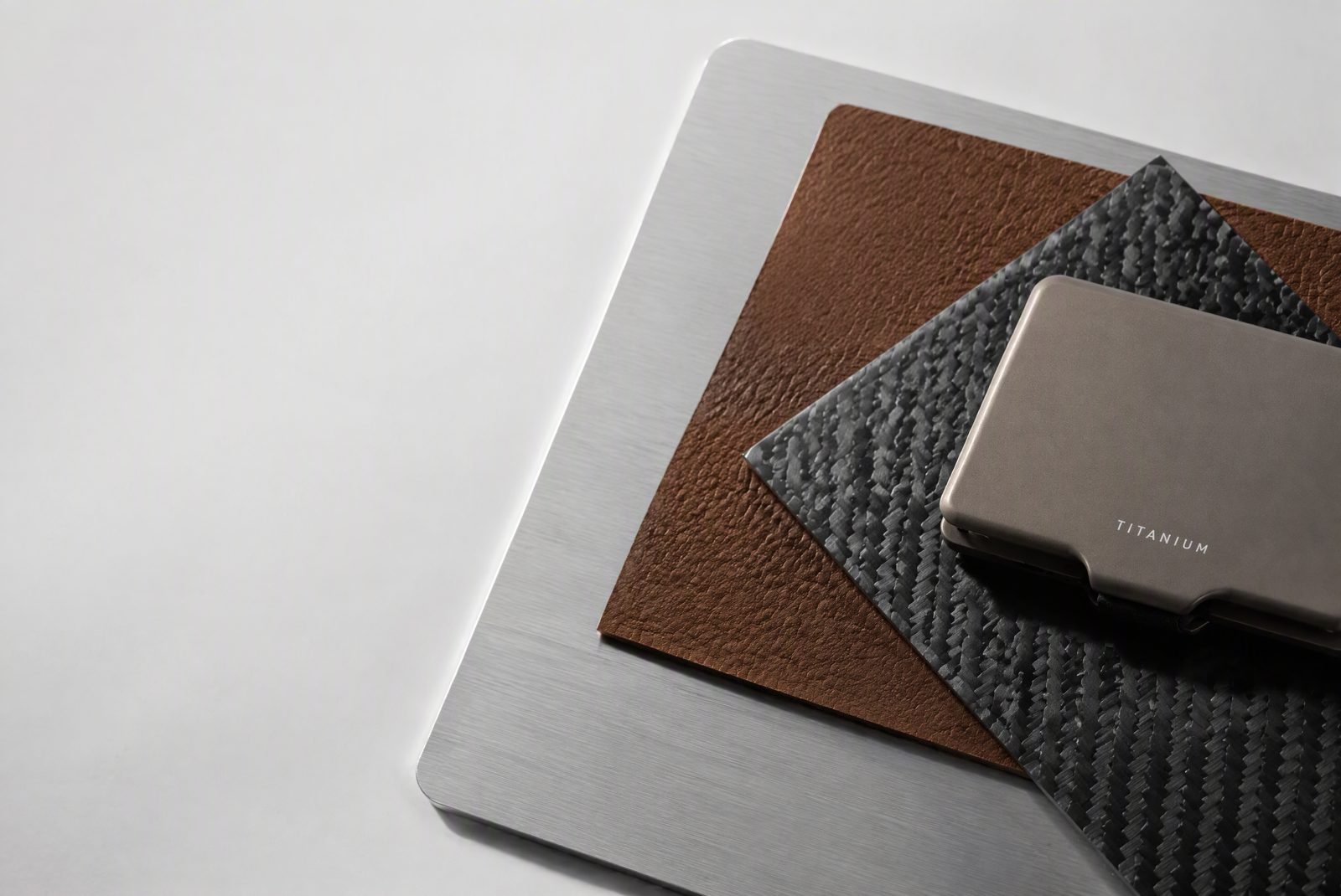 Reputation pyramid of EDC wallet brands by tier with material notes