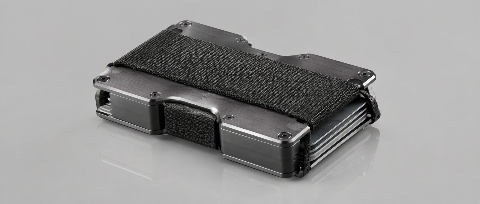 Trayvax metal wallet lineup reviewed for build quality, card capacity, and everyday durability