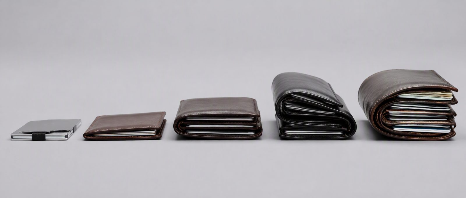 Wallet thickness benchmark chart comparing leather bifold, cardholder, metal minimalist and carbon fiber wallets loaded with six cards